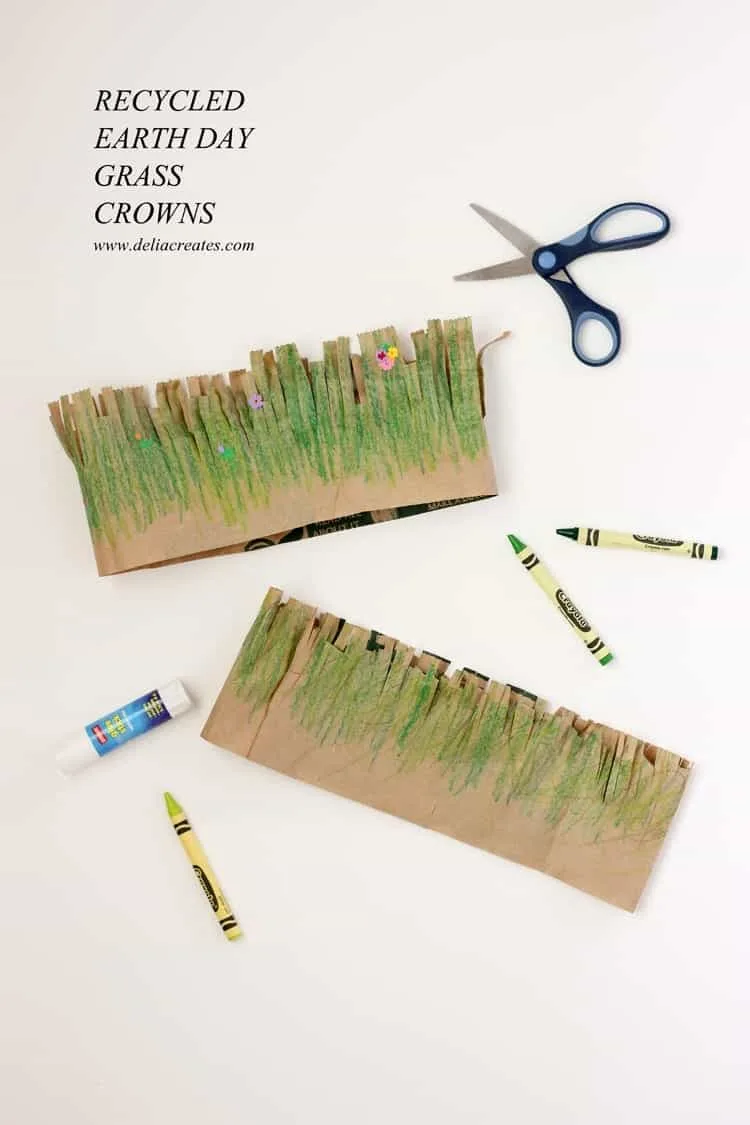 recycled crown - Earth Kid Craft - Earth craft for kids – recycle craft for kids - spring craft - acraftylife.com #preschool #craftsforkids #crafts #kidscraft