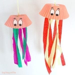 cupcake liner jellyfish craft - ocean kid crafts - crafts for kids- kid crafts - acraftylife.com #preschool