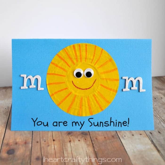 mom you are my sunshine Card - mother's day craft - kid crafts - acraftylife.com #preschool #craftsforkids #crafts #kidscraft