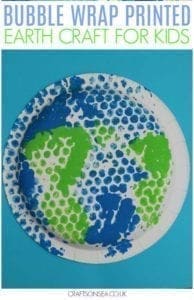 bubble wrap print earth - Earth Kid Craft - Earth craft for kids – recycle craft for kids - spring craft - acraftylife.com #preschool #craftsforkids #crafts #kidscraft