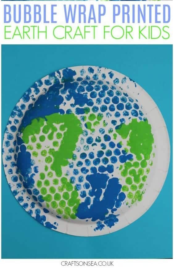 bubble wrap print earth - Earth Kid Craft - Earth craft for kids – recycle craft for kids - spring craft - acraftylife.com #preschool #craftsforkids #crafts #kidscraft