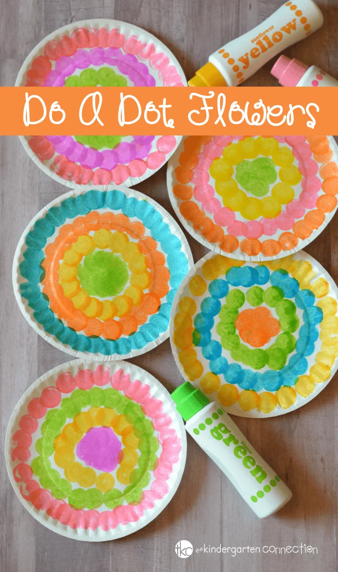 Do a dot flower - flower kid crafts - acraftylife.com #preschool #craftsforkids #crafts #kidscraft