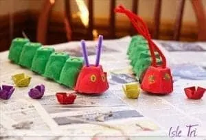 egg carton caterpillar - very hungry caterpillar craft - egg carton craft - recycled craft - kid crafts - acraftylife.com #preschool #craftsforkids #crafts #kidscraft