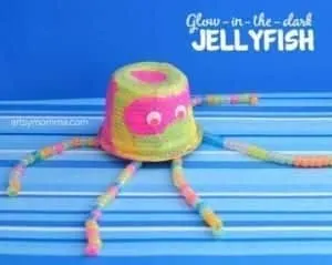 glow in the dark jellyfish kid craft - jellyfish kids crafts - ocean kids craft - crafts for kids- kid crafts - acraftylife.com #preschool