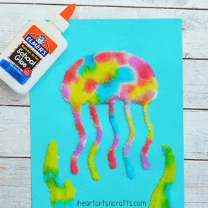 salt painting jellyfish kid craft - jellyfish kids crafts - ocean kids craft - crafts for kids- kid crafts - acraftylife.com #preschool