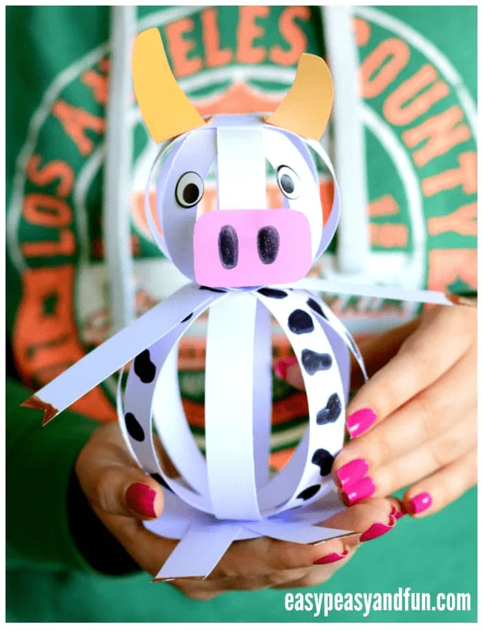 paper cow kid craft - cow kid craft - farm kid crafts - crafts for kids- acraftylife.com #preschool #craftsforkids #kidscrafts