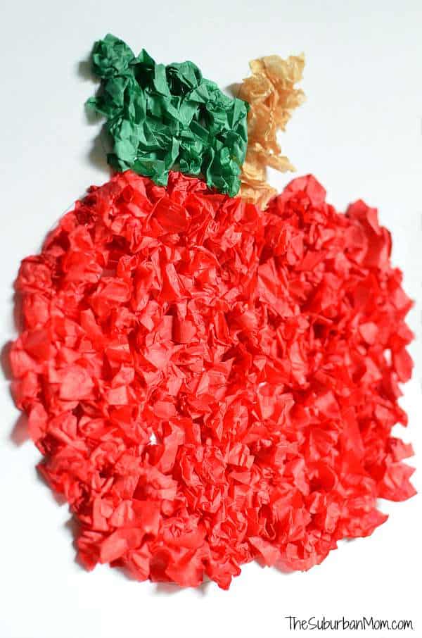 tissue paper apple kids crafts -fall kid crafts crafts for kids- acraftylife.com #preschool #craftsforkids #kidscrafts