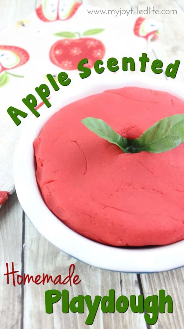 playdoh apple kids crafts -fall kid crafts crafts for kids- acraftylife.com #preschool #craftsforkids #kidscrafts