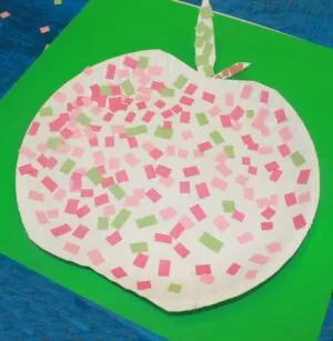 mosaic apple craft fall kid craft - autumn crafts for kids- #preschool #craftsforkids #kidscrafts
