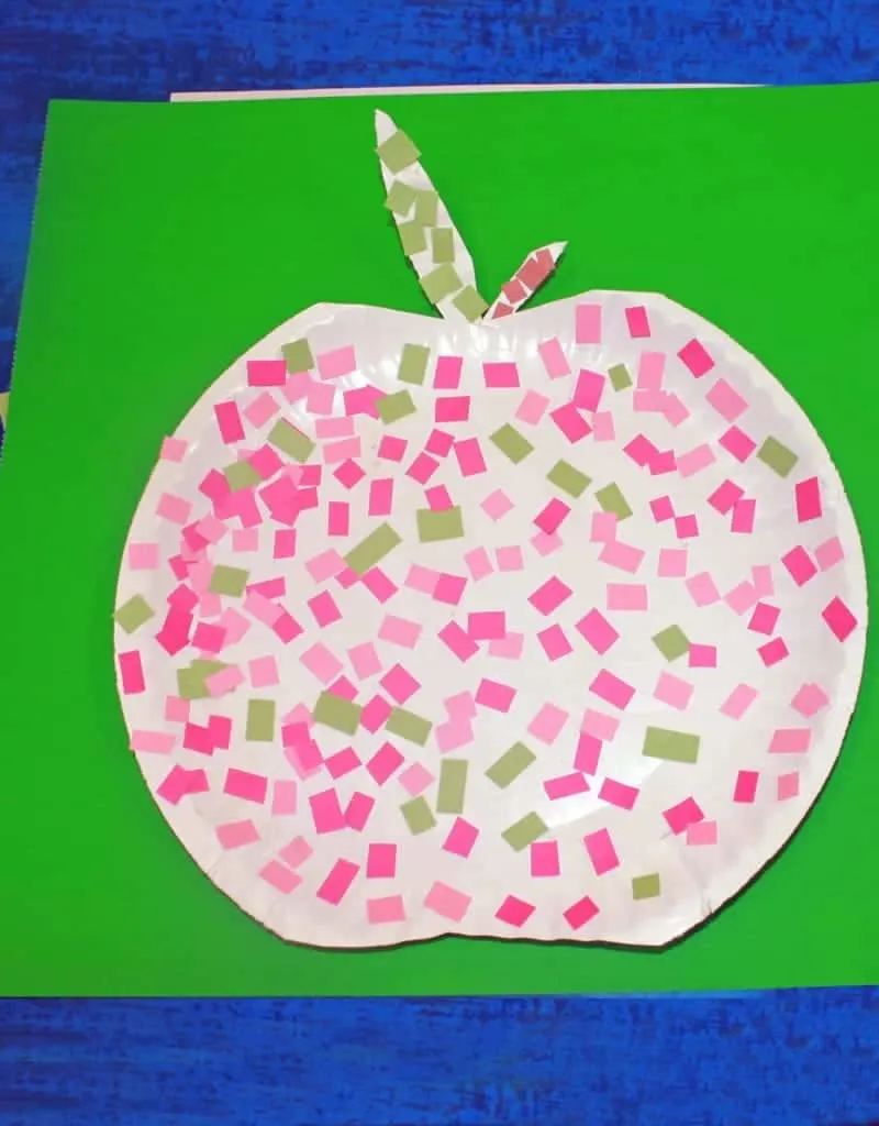 mosaic apple craft fall kid craft - autumn crafts for kids- #preschool #craftsforkids #kidscrafts