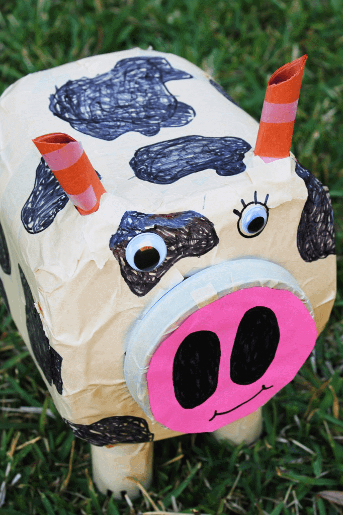 ball catching cow kid craft - cow kid craft - farm kid crafts - crafts for kids- acraftylife.com #preschool #craftsforkids #kidscrafts