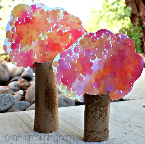bubble wrap fall tree kid craft - autumn kid craft - fall kid crafts crafts for kids- acraftylife.com #preschool #craftsforkids #kidscrafts