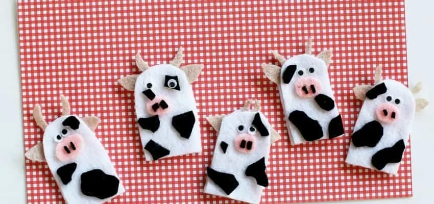 cow finger puppet kid craft - farm kid crafts - crafts for kids- acraftylife.com #preschool #craftsforkids #kidscrafts