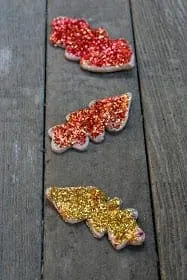 glitter leaf - autumn kid craft - fall kid crafts crafts for kids- acraftylife.com #preschool #craftsforkids #kidscrafts