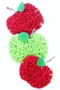 yarn apple kids crafts -fall kid crafts crafts for kids- acraftylife.com #preschool #craftsforkids #kidscrafts