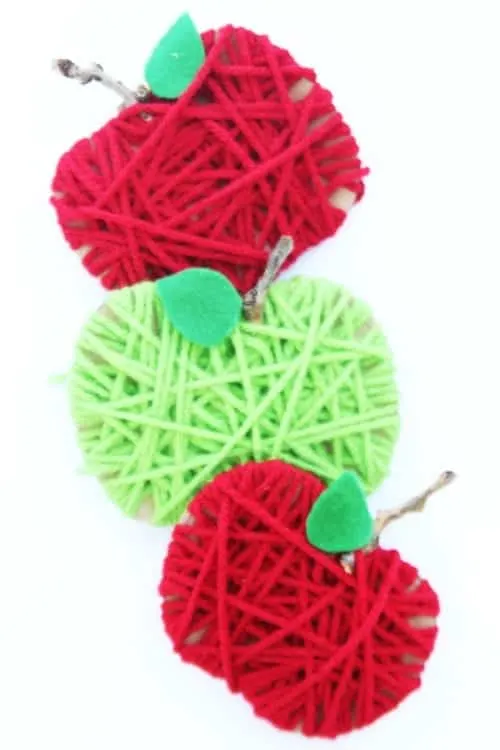 yarn apple kids crafts -fall kid crafts crafts for kids- acraftylife.com #preschool #craftsforkids #kidscrafts