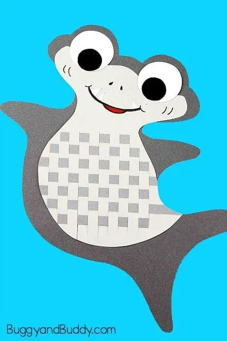 weaving shark kids crafts - crafts for kids- ocean kid crafts - acraftylife.com #preschool