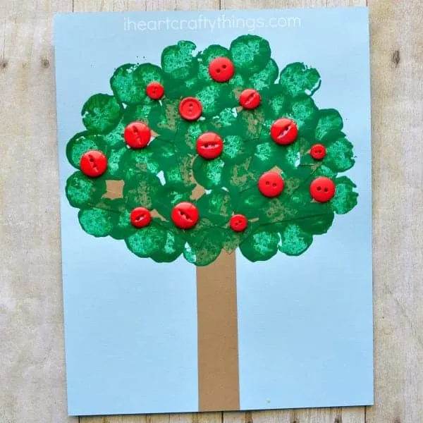 button apple kids crafts -fall kid crafts crafts for kids- acraftylife.com #preschool #craftsforkids #kidscrafts