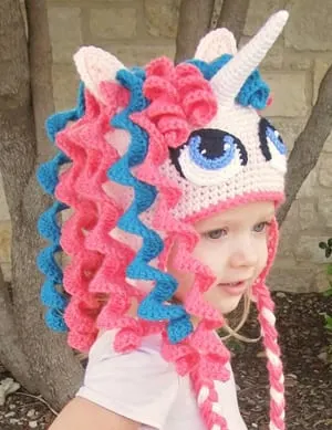 animal Crochet hat pattern - Make a winter hat - A Crafty Life #crochet #crochetpattern #crochethat