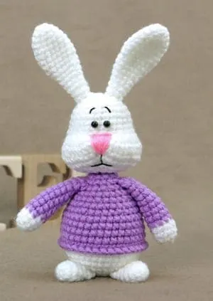 crochet easter pattern - bunny pattern - A Crafty Life #crochet #crochetpattern #easter#amigurumi