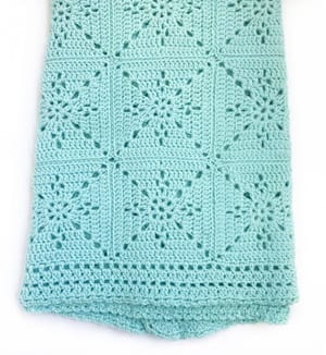 crochet baby blanket pattern- A Crafty Life #crochet #crochetpattern #baby #babygift