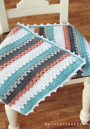crochet baby blanket pattern- A Crafty Life #crochet #crochetpattern #baby #babygift
