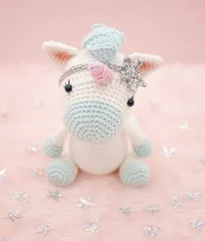 crochet amigurumi unicorn pattern - stuffed unicorn toy - amigurumi pattern - A Crafty Life #crochet #crochetpattern #unicorn #amigurumi