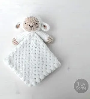 crochet baby lovey pattern - security blanket - A Crafty Life #crochet #crochetpattern #baby #babygift