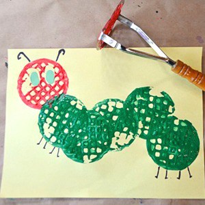 caterpillar Kid Crafts - bug kid craft - insect kid craft acraftylife.com #kidscrafts #craftsforkids #preschool