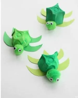 Egg Carton sea turtle kid crafts - shark, jellyfish, fish, octopus - acraftylife.com #preschool #craftsforkids #kidscrafts #artsandcrafts