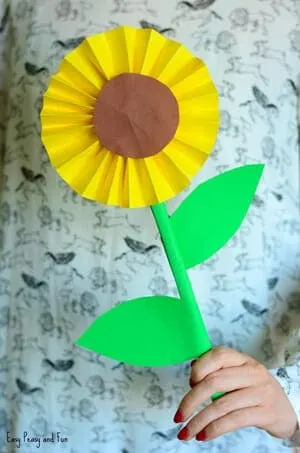 sunflower kid craft - letter S craft - flower craft - acraftylife.com #kidscrafts #craftsforkids #preschool