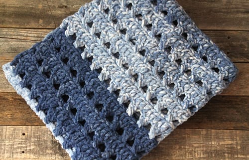 baby blanket crochet pattern -  free chunky crochet baby blanket patterns - acraftylife.com - boy blanket #baby #crochet #crochetpattern #freecrochetpattern