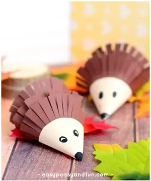 Hedgehog Crafts for kids- fall kid craft - letter H - woodland craft - hedgehog craft preschool - hibernation craft- acraftylife.com #kidscrafts #craftsforkids #preschool