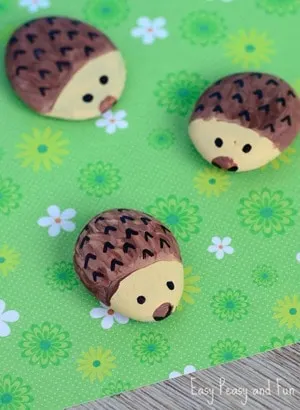 Hedgehog Crafts for kids- fall kid craft - letter H - woodland craft - hedgehog craft preschool - hibernation craft- acraftylife.com #kidscrafts #craftsforkids #preschool