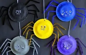 spider kid crafts for kids- fall kid craft - halloween kid craft- crafts for kids - acraftylife.com #kidscraft #craftsforkids #preschool