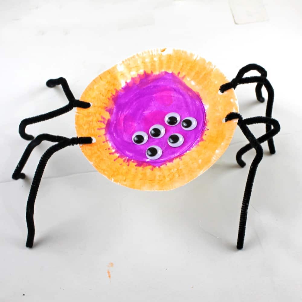 spider kid crafts for kids- fall kid craft - halloween kid craft- crafts for kids - acraftylife.com #kidscraft #craftsforkids #preschool