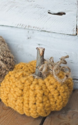 free chunky crochet pumpkin patterns - acraftylife.com -bulky yarn free printable crochet pattern chunky pattern #crochet #crochetpattern #freecrochetpattern