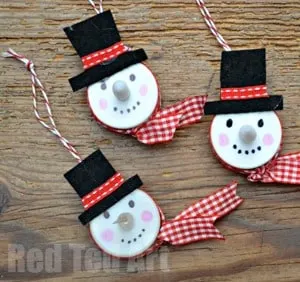 Easy Christmas ornament for kids crafts - arts and crafts activities - DIY Christmas ornament - keepsakes - acraftylife.com #kidscraft #craftsforkids #christmas #preschool