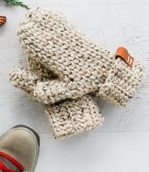 quick crochet gift ideas- crochet pattern - mitten crochet pattern - acraftylife.com #crochet #crochetpattern