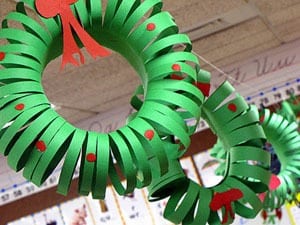 christmas wreath crafts for kids - christmas kid craft - arts and crafts activities - acraftylife.com #kidscraft #craftsforkids #preschool