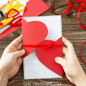 Valentine's Day crafts for preschoolers- valentine's day card crafts for kids- heart kid crafts - acraftylife.com #preschool #kidscraft #craftsforkids