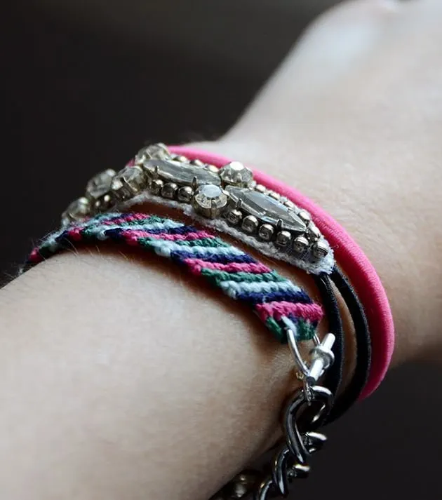 Different types of friendship bracelets to make - DIY bracelets - crafts for kids- tweens - acraftylife.com #craftsforkids #kidscrafts