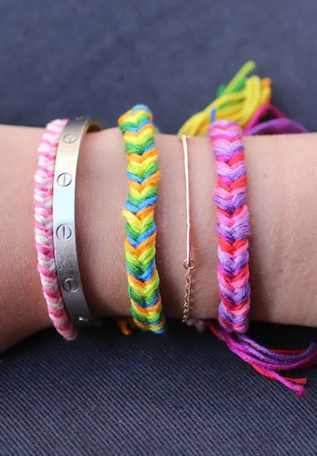 Different types of friendship bracelets to make - DIY bracelets - crafts for kids- tweens - acraftylife.com #craftsforkids #kidscrafts