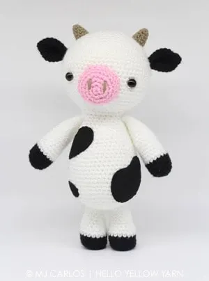 crochet cow pattern - amigurumi - crochet animal pattern - acraftylife.com #crochet #crochetpattern #diy