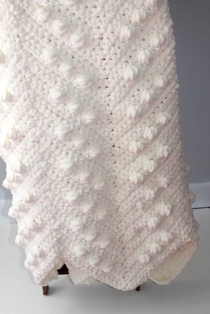 modern chevron crochet blanket throw pattern - free printable PDF - bernat blanket yarn