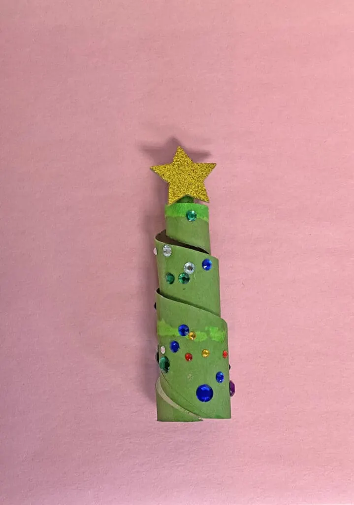 Christmas Tree toilet paper roll Craft - christmas kid craft - arts and crafts activities - acraftylife.com #kidscraft #craftsforkids #christmas #preschool