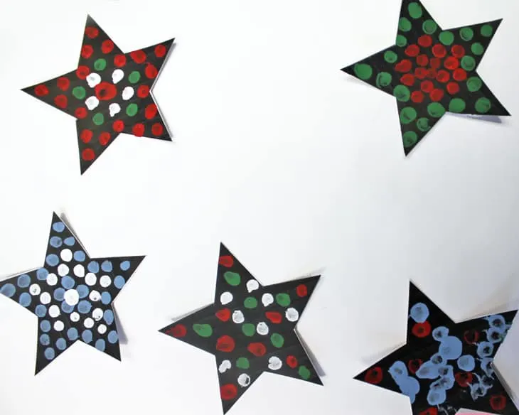 easy dot star Christmas ornament craft for kids - free star template printable outline for crafts - acraftylife.com #kidscrafts #craftsforkids #diy