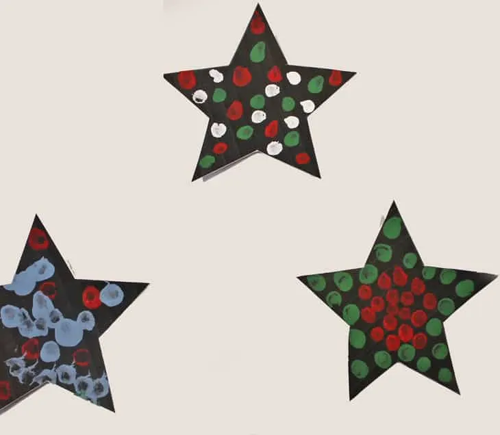 easy dot star Christmas ornament craft for kids - free star template printable outline for crafts - acraftylife.com #kidscrafts #craftsforkids #diy