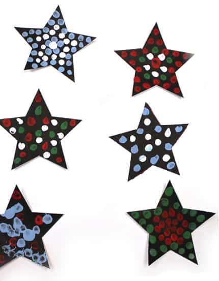 easy dot star Christmas ornament craft for kids - free star template printable outline for crafts - acraftylife.com #kidscrafts #craftsforkids #diy