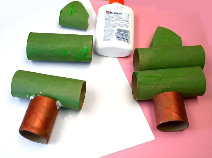toilet paper roll Christmas Tree Craft - christmas kid craft - arts and crafts activities - acraftylife.com #kidscraft #craftsforkids #christmas #preschool